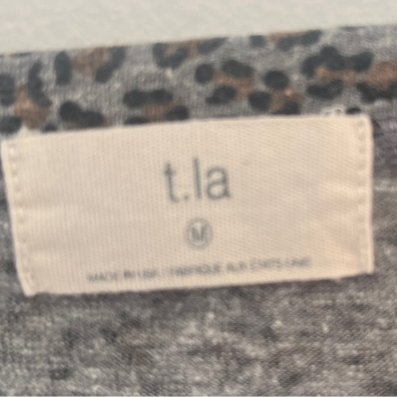 T.La Leopard Print Tee with Ruffle Sleeves,‎ Size M - Picture 3 of 5